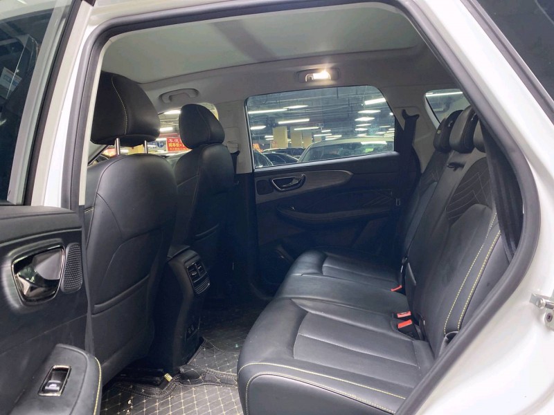 成都22年荣威RX56