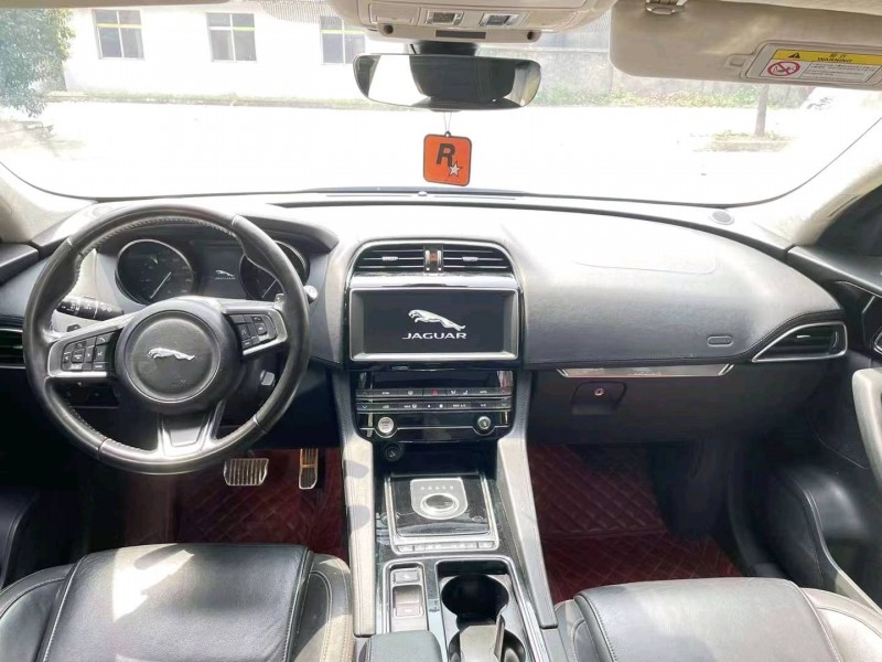 襄陽17年捷豹F-PACE7