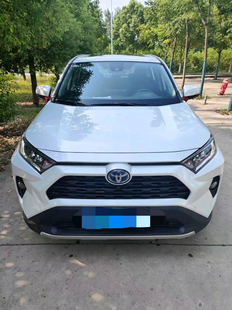 宜昌22年丰田RAV4荣放1