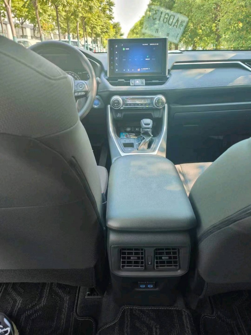 宜昌22年丰田RAV4荣放8