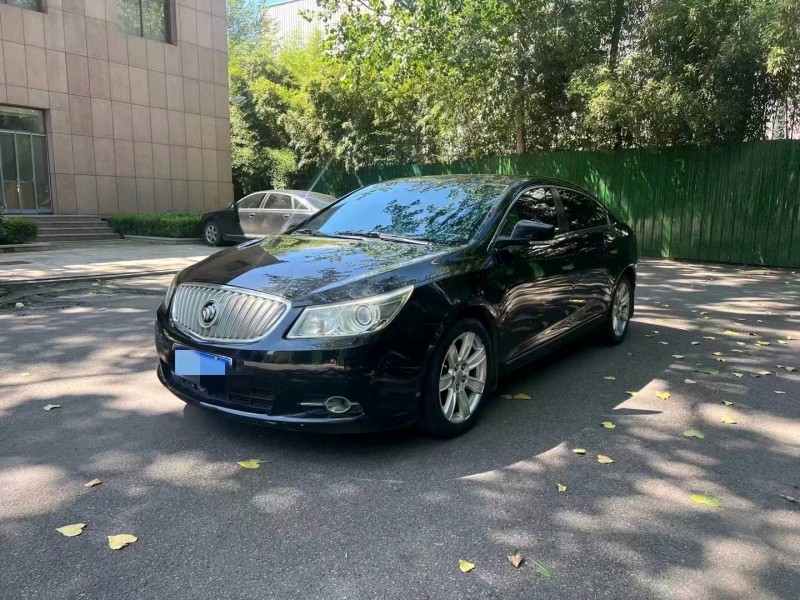 枣庄10年别克君越3