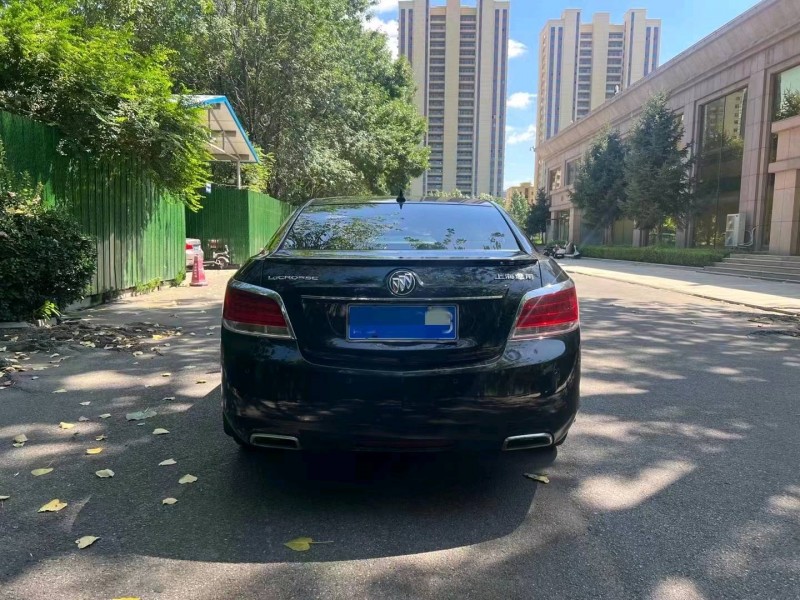 枣庄10年别克君越8