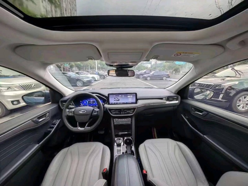 重庆20年福特锐际8