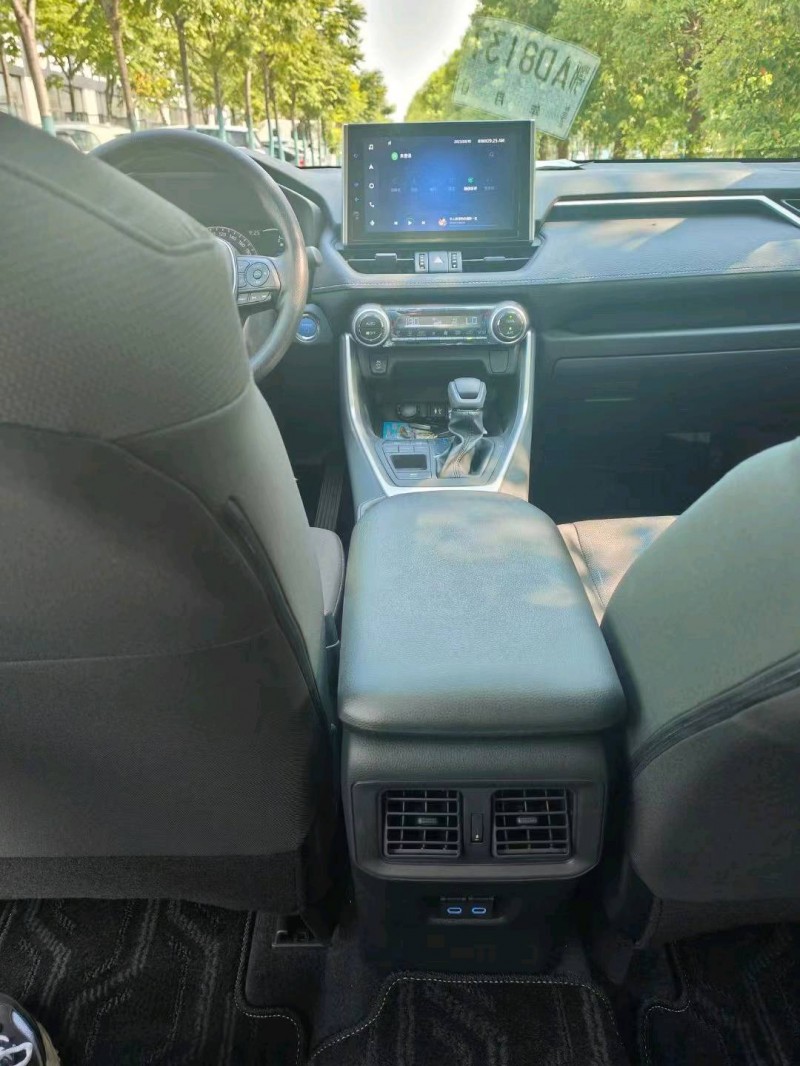 宜昌22年丰田RAV4荣放7