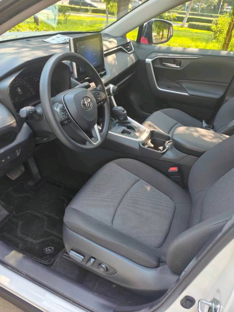 宜昌22年丰田RAV4荣放9