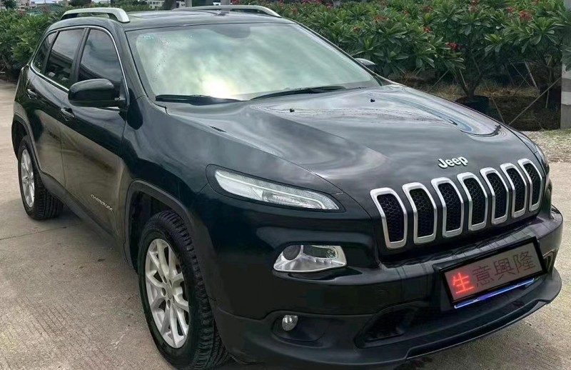 深圳16年Jeep自由光2