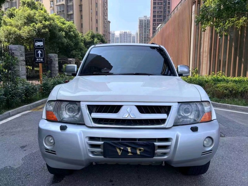 枣庄15年三菱帕杰罗1