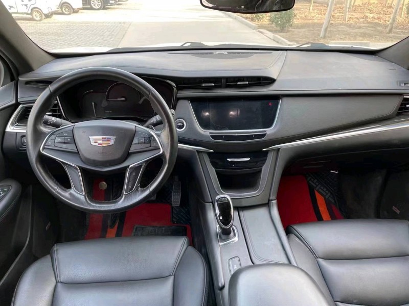 济宁17年凯迪拉克XT54