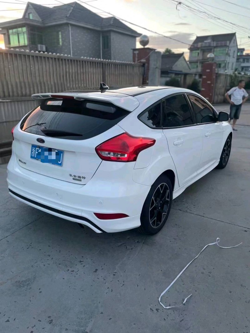 嘉兴17年福特福克斯4