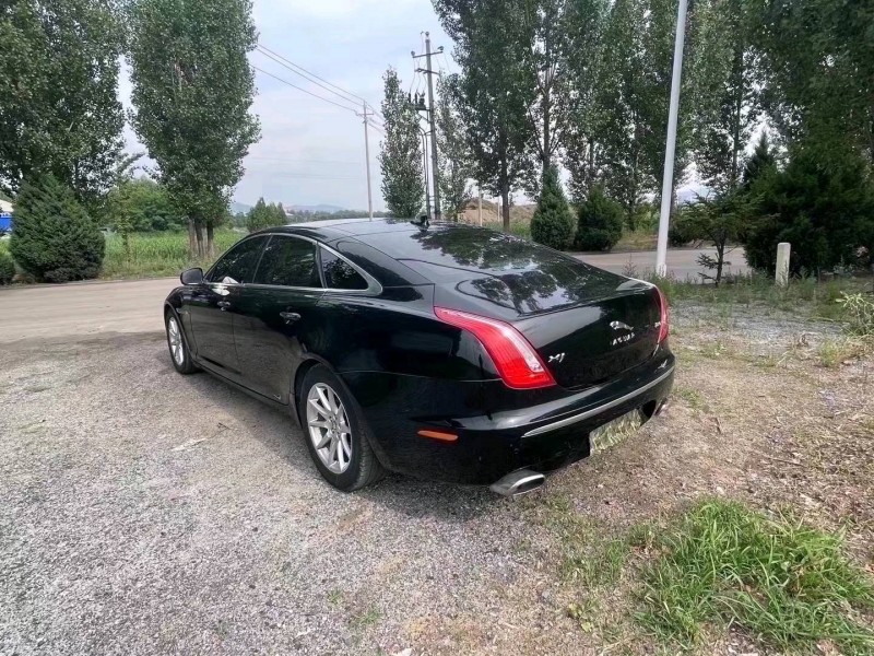 長治13年捷豹XJ6