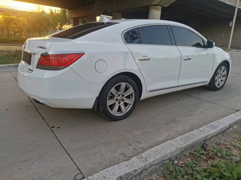 青岛12年别克君越4