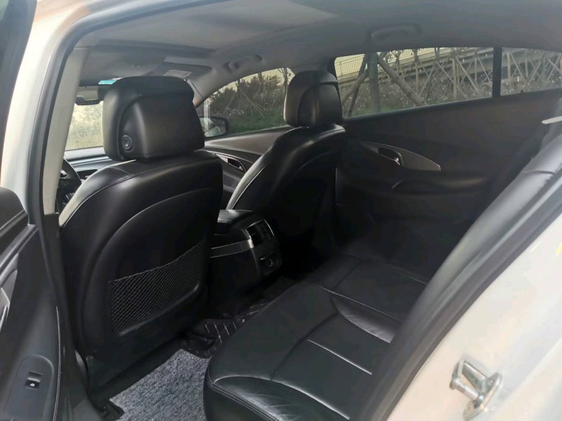 青岛12年别克君越7