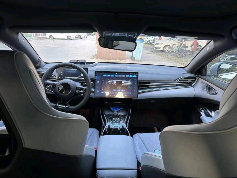 东营23年比亚迪海豹8