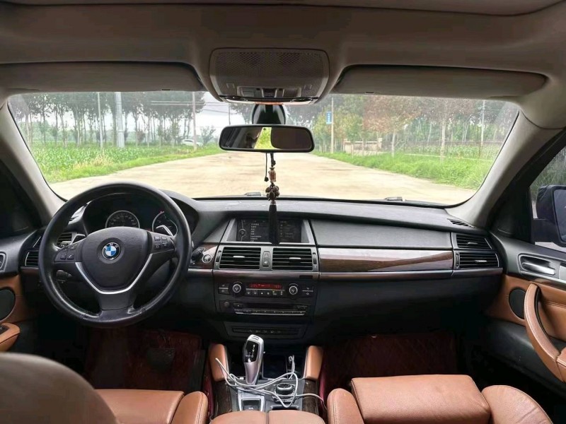 济南17年宝马X68