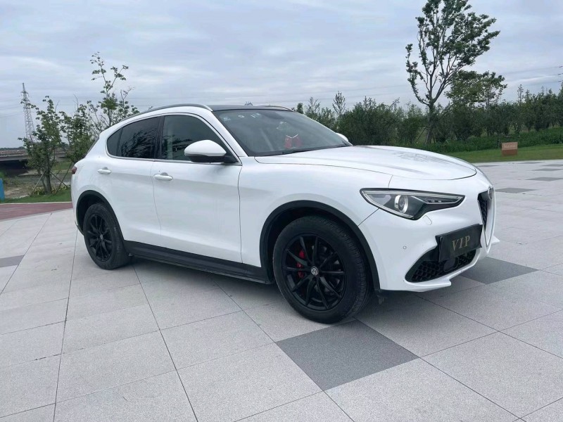 宿迁17年阿尔法·罗密欧Stelvio3