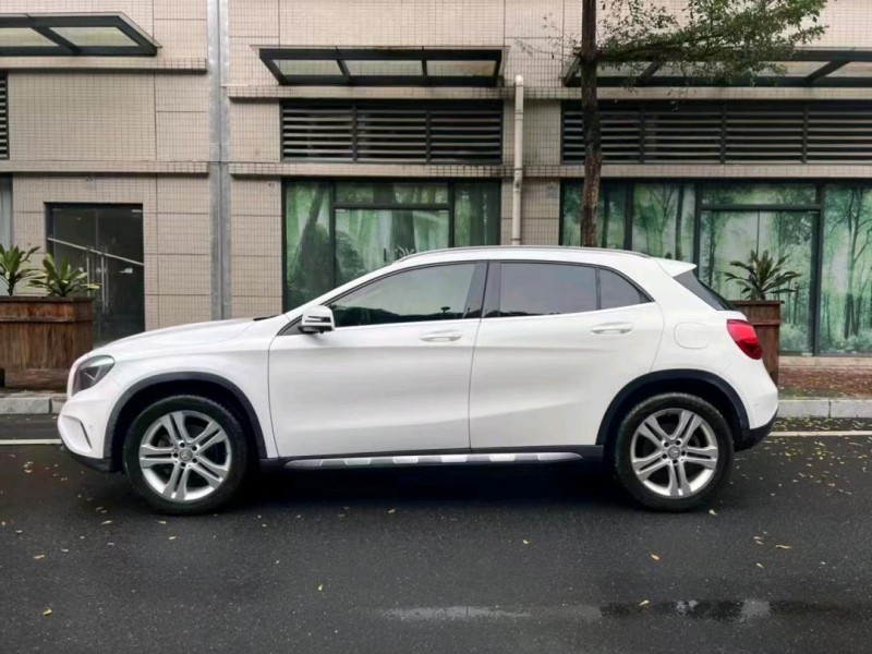 中山15年奔驰GLA3