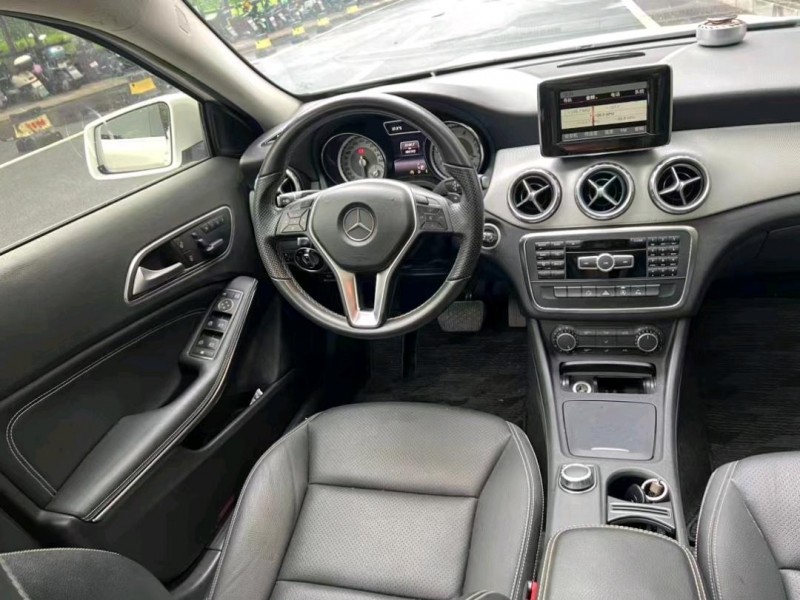 中山15年奔驰GLA8