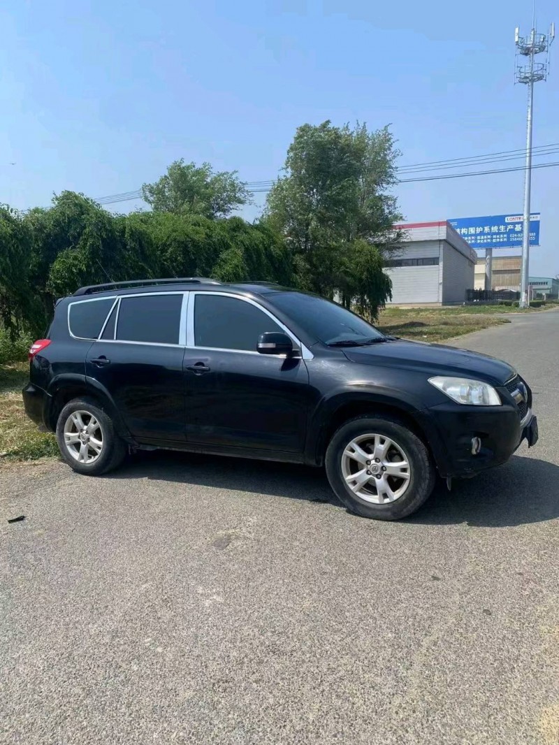 沈阳13年丰田RAV42