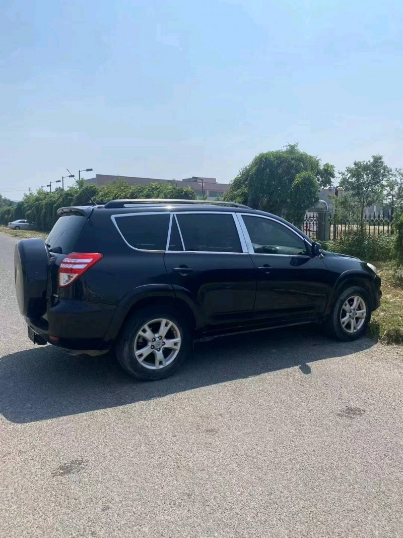 沈阳13年丰田RAV44