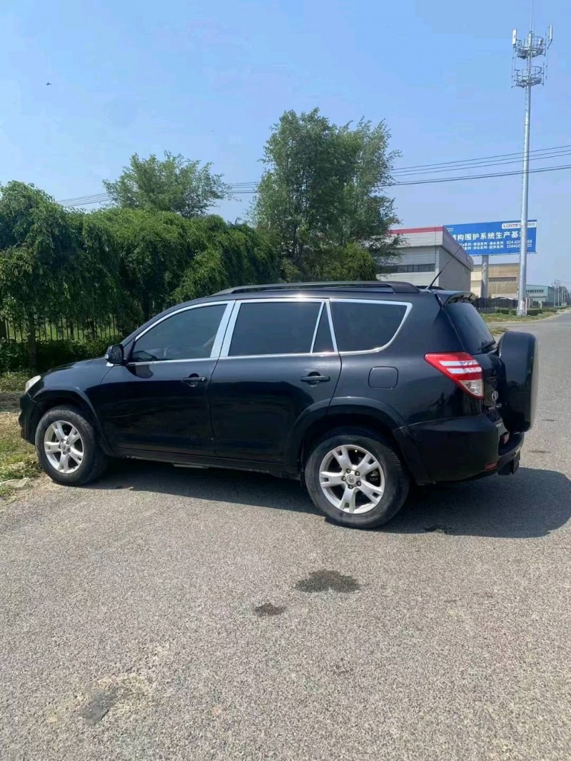 沈阳13年丰田RAV47