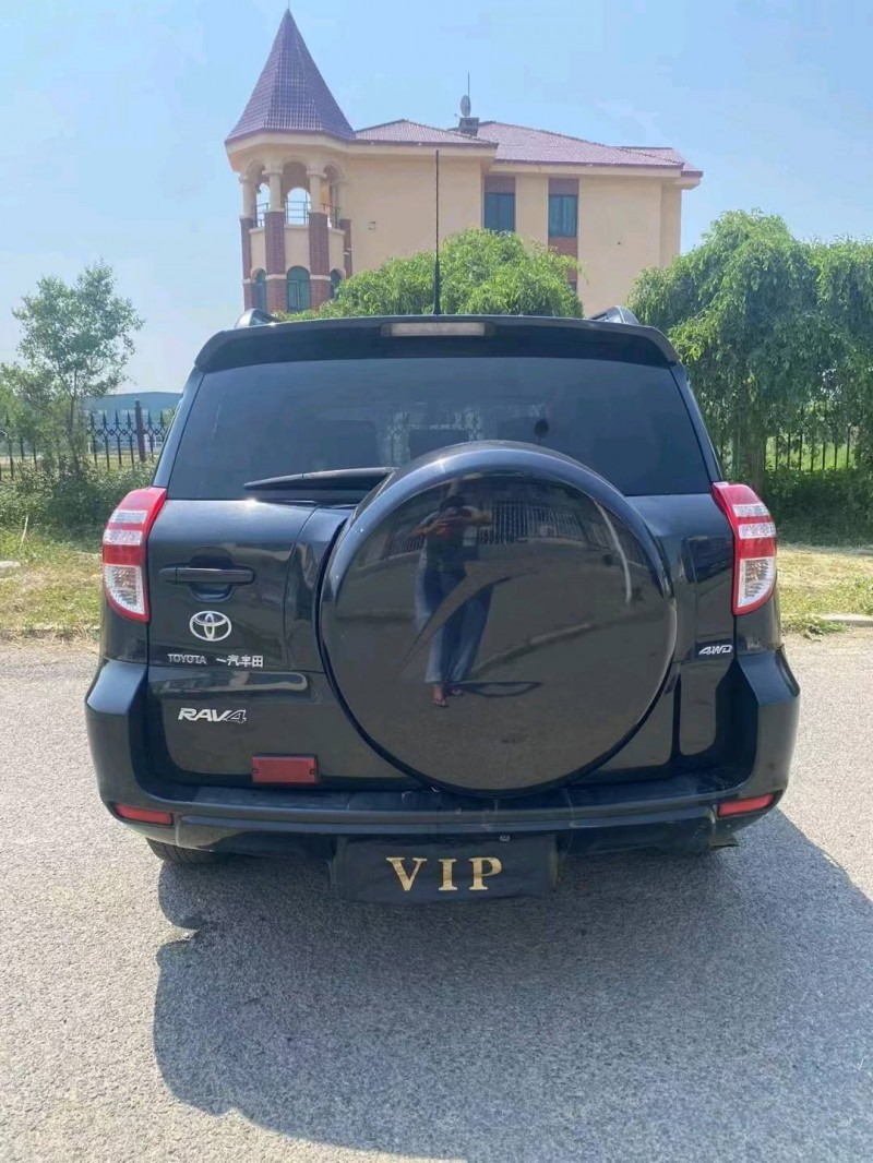 沈阳13年丰田RAV49