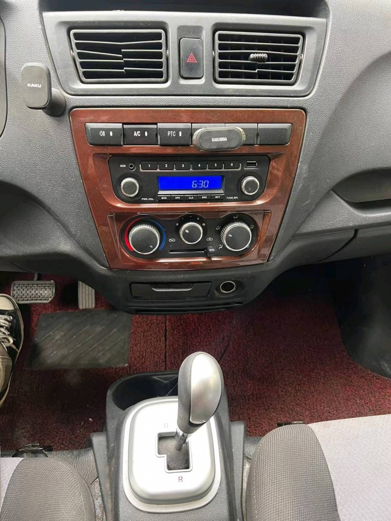 中山21年長安汽車睿行8
