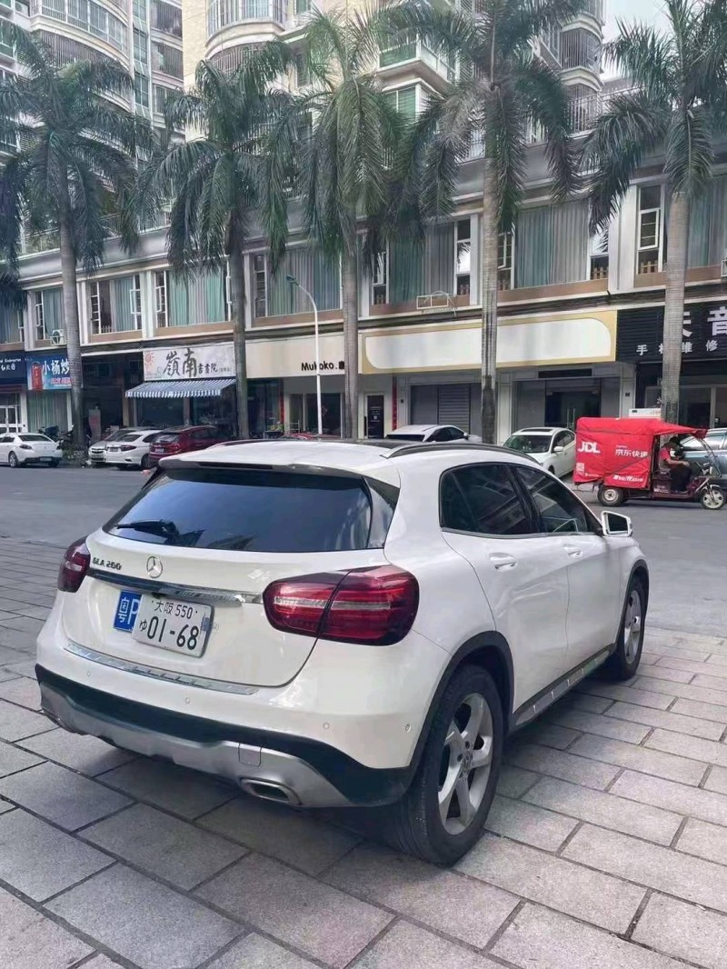 汕头18年奔驰GLA5