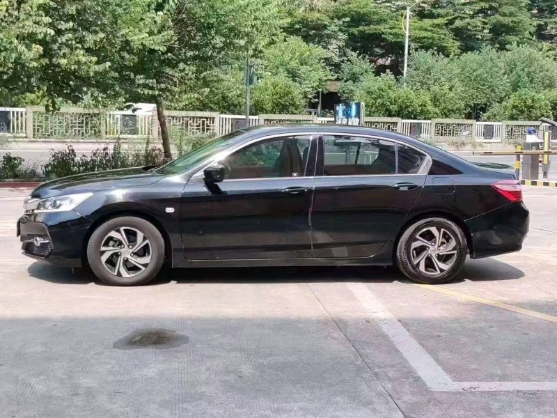 汕头17年本田雅阁3