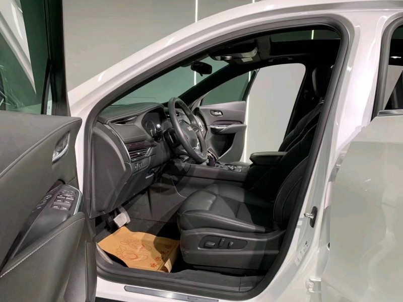 成都21年凯迪拉克XT44