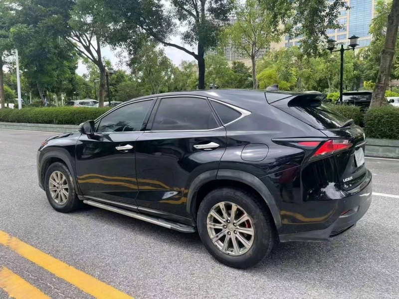 汕头16年雷克萨斯NX8
