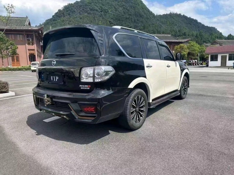重庆18年日产途乐5