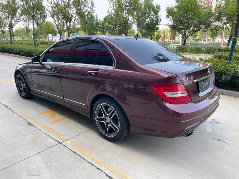 济宁13年奔驰C7