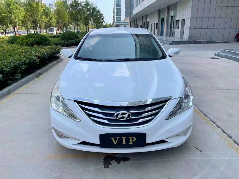 济宁13年现代索纳塔八1