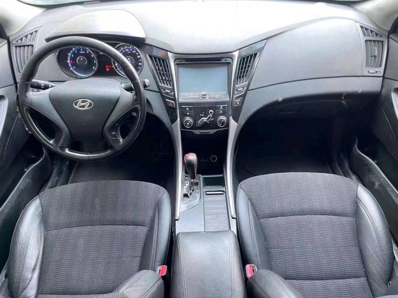 济宁13年现代索纳塔八4