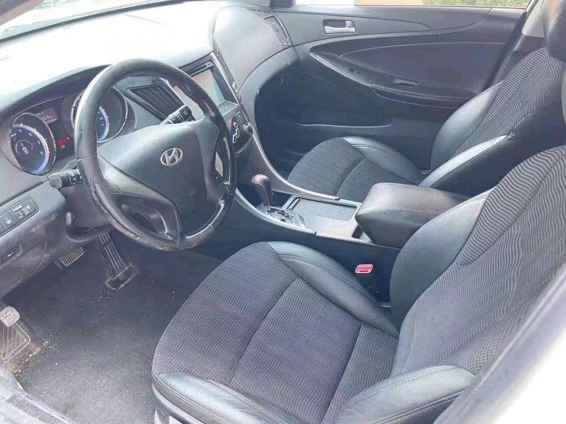 济宁13年现代索纳塔八5