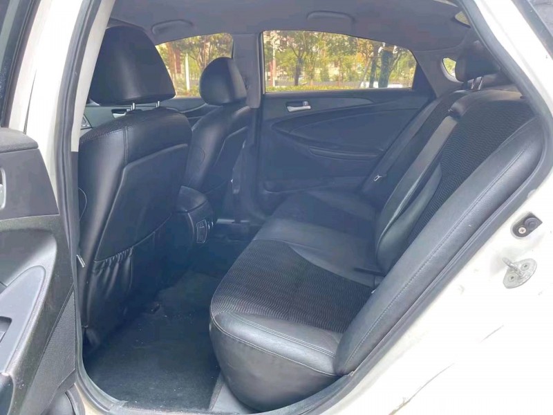 济宁13年现代索纳塔八6