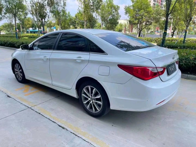 济宁13年现代索纳塔八7