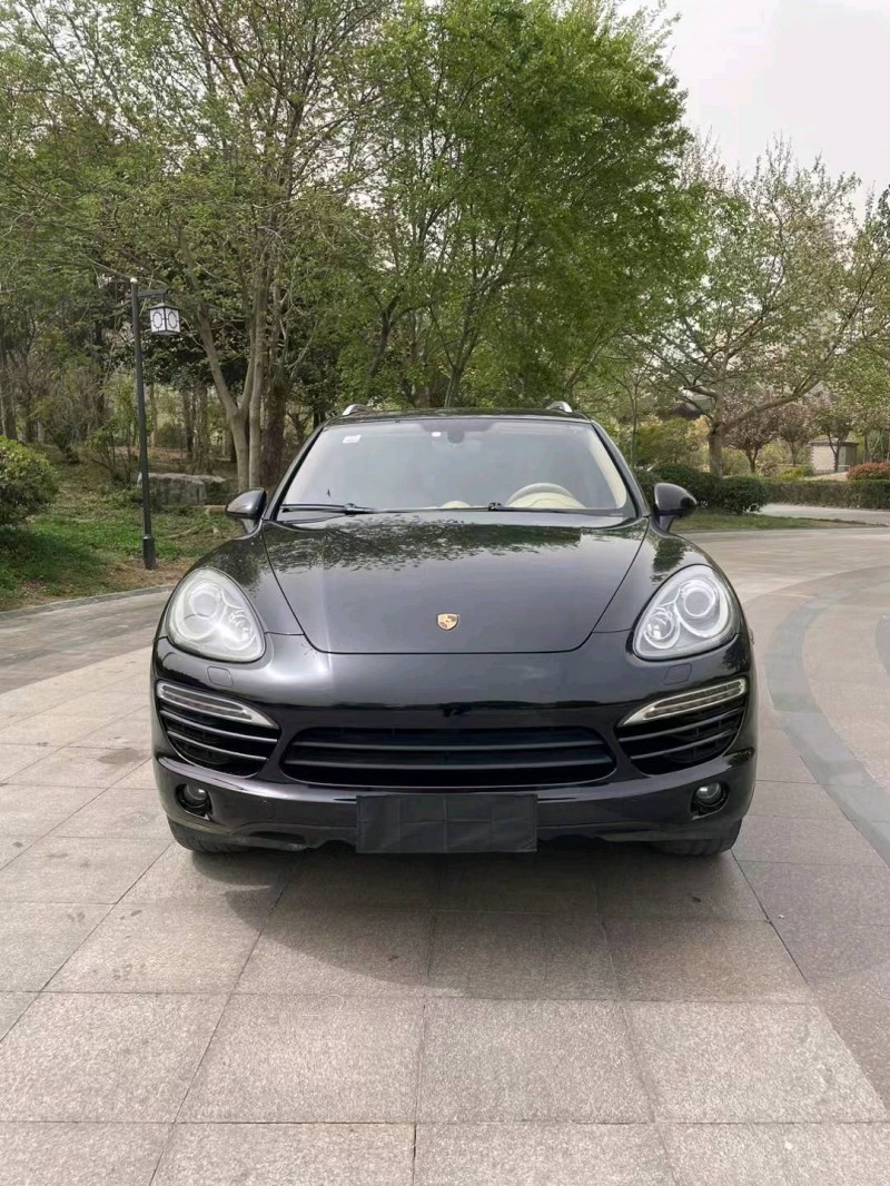 济南11年保时捷卡宴1