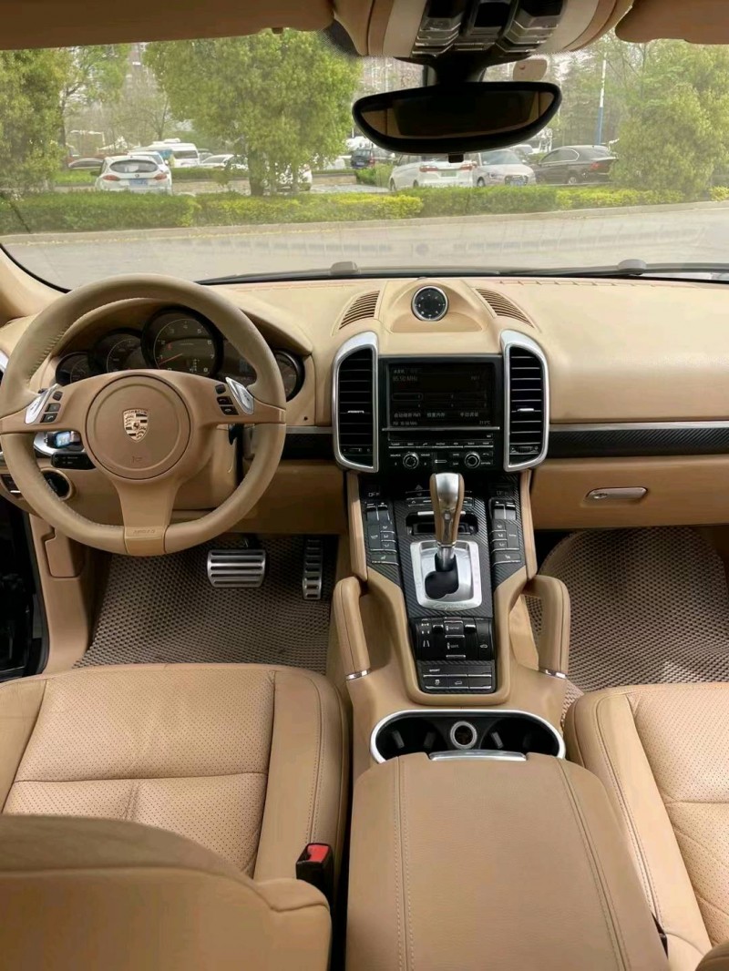 济南11年保时捷卡宴6