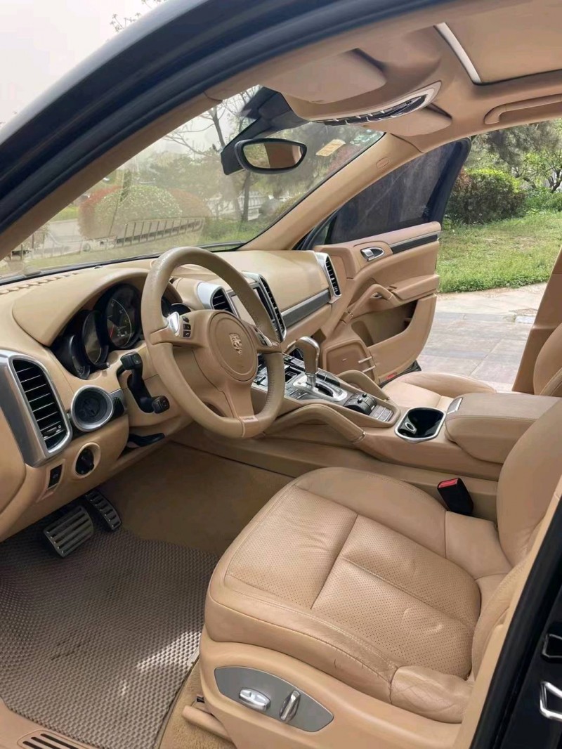 济南11年保时捷卡宴7