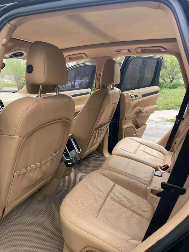 济南11年保时捷卡宴8