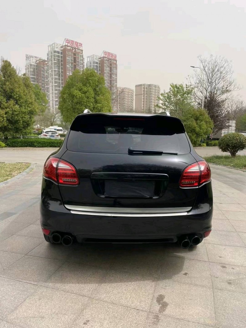 济南11年保时捷卡宴9