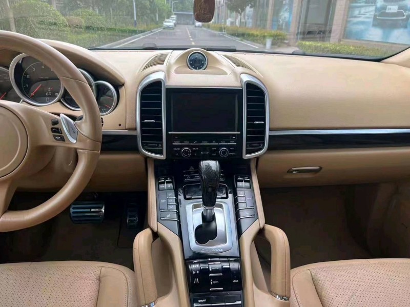 济南13年保时捷卡宴4