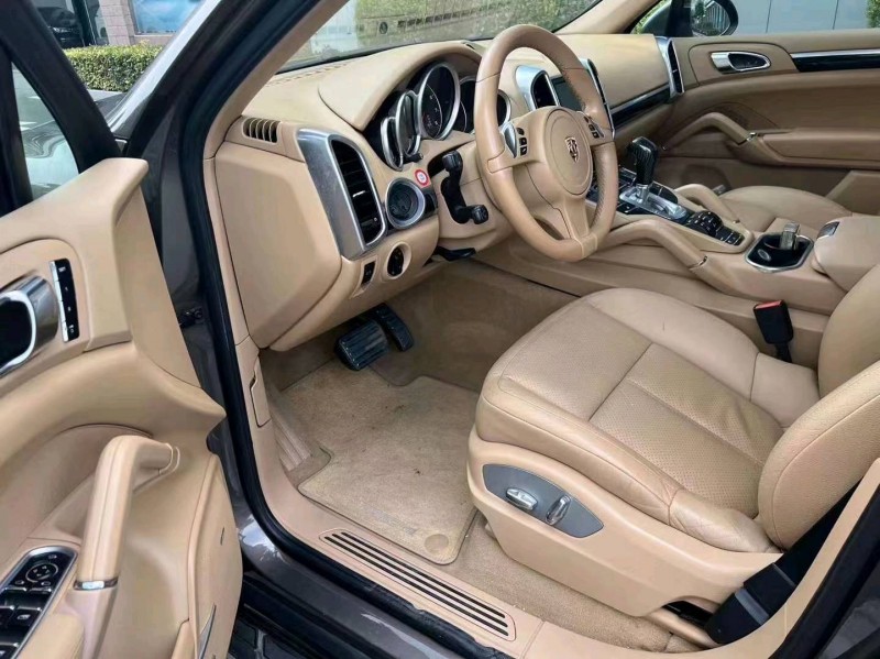 济南13年保时捷卡宴6