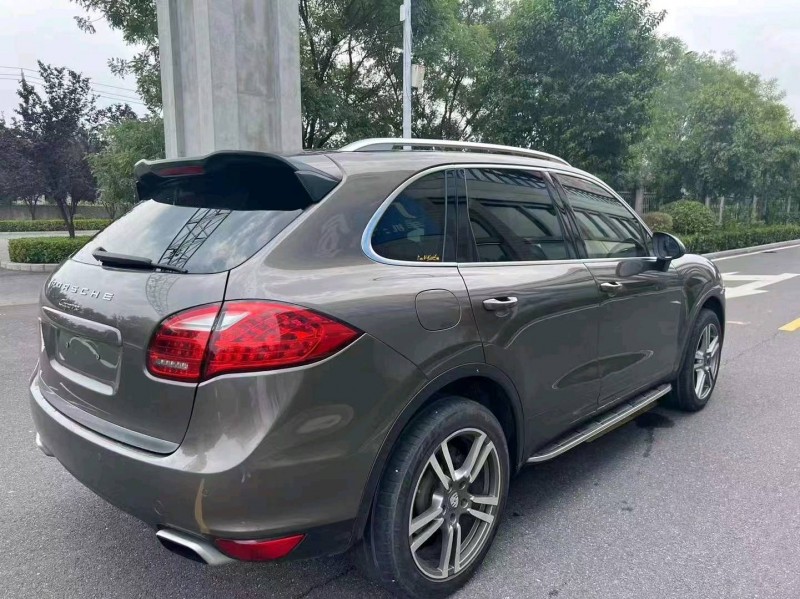 济南13年保时捷卡宴7