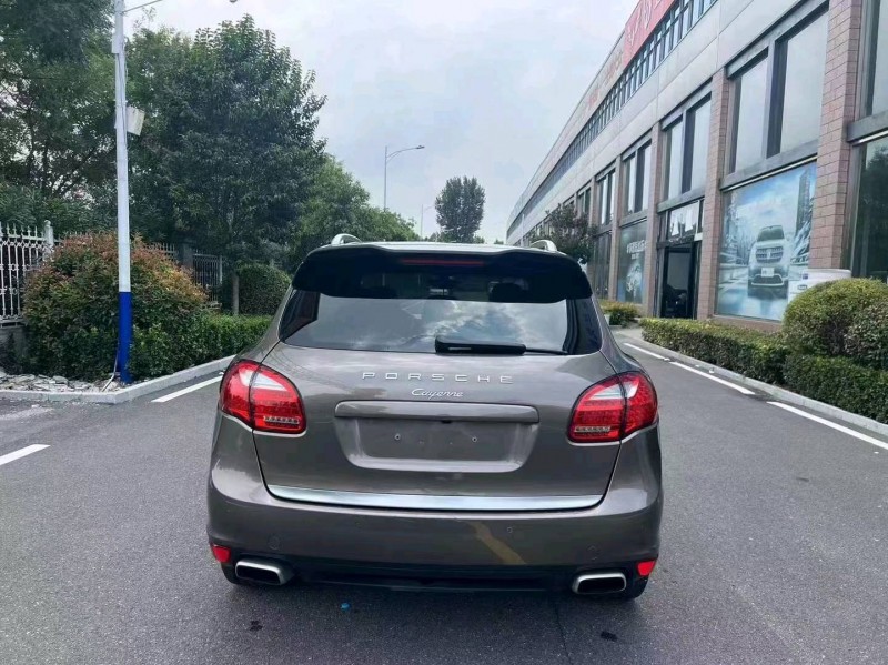 济南13年保时捷卡宴9