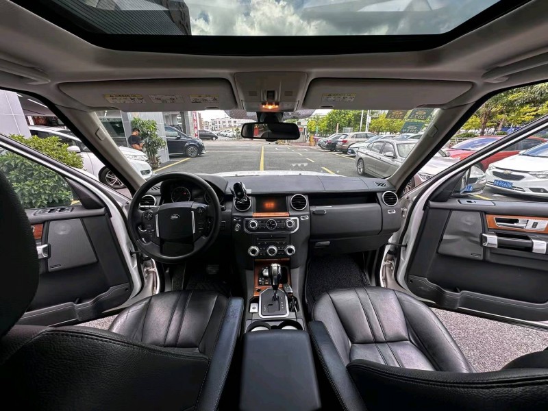 广州11年路虎发现6