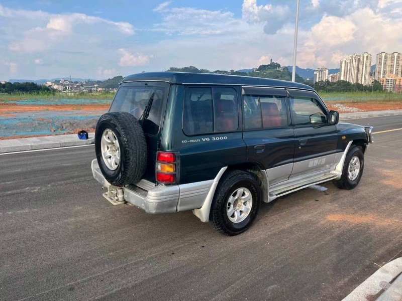 襄陽15年獵豹汽車黑金剛8
