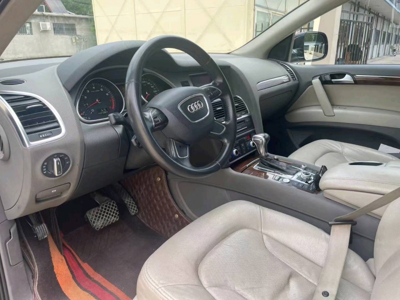 济宁12年奥迪Q75