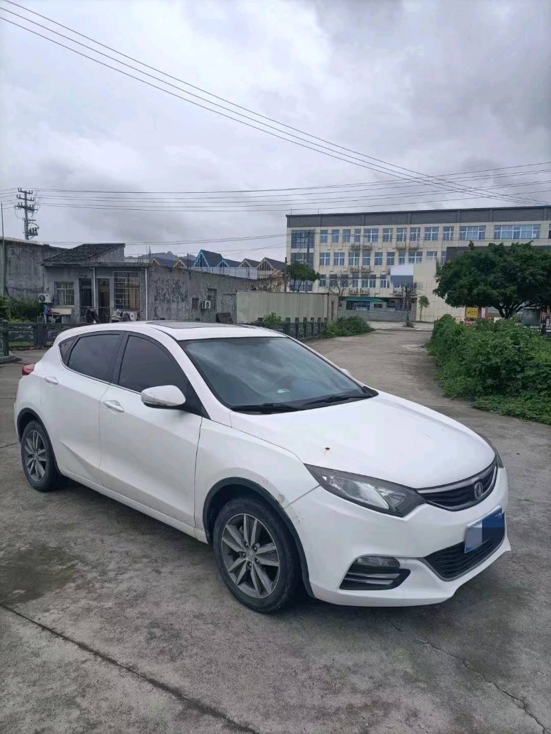 嘉興16年長安汽車逸動3